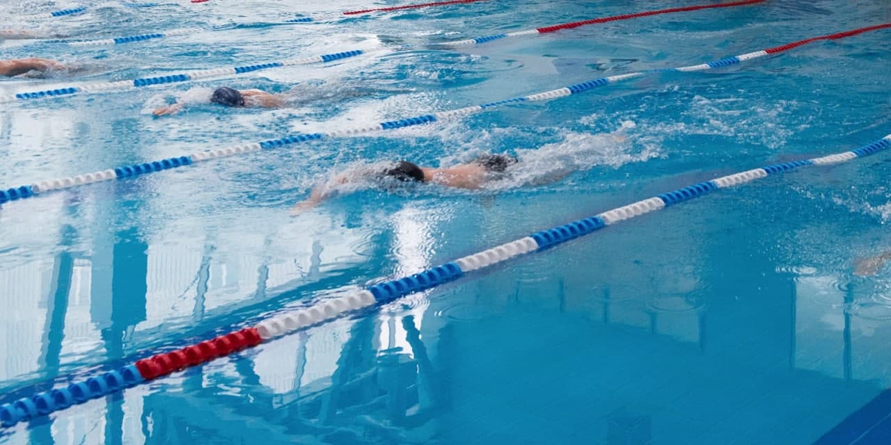 Команда Войковского взяла «бронзу» на окружных соревнованиях по плаванию