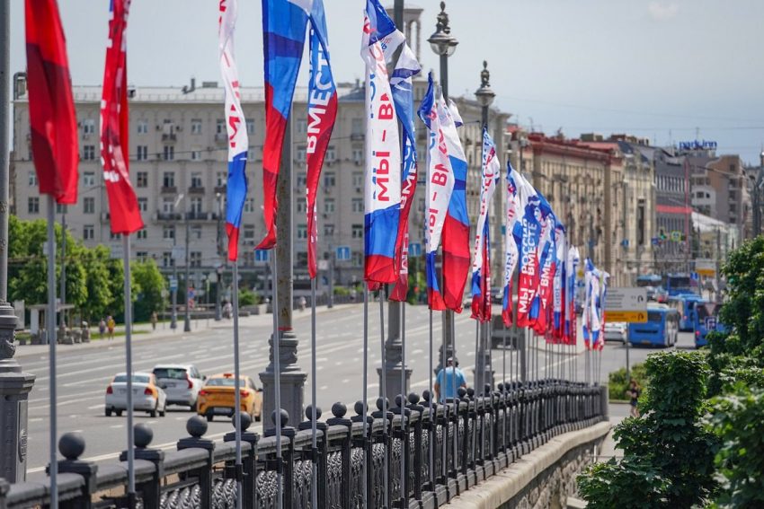 Волонтеры московского пункта отбора на военную службу по контракту помогают кандидатам на каждом этапе